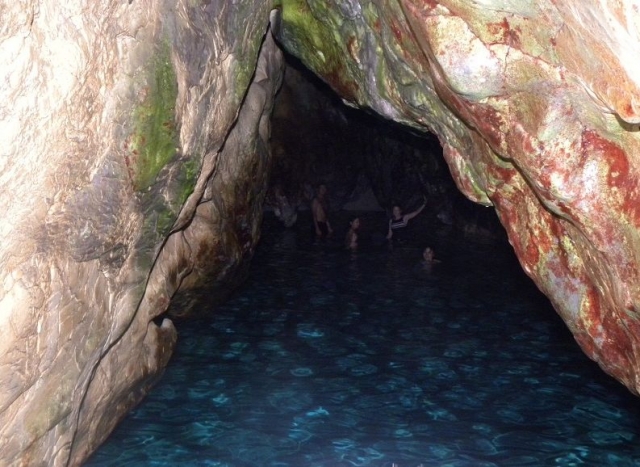  Cave bath 